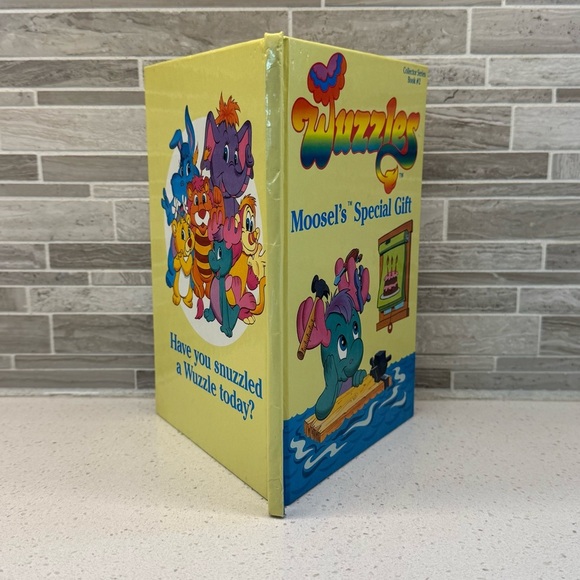 Hasbro Wuzzles Moosel's Special Gift Book - Yellow and Blue - Picture 3 of 7